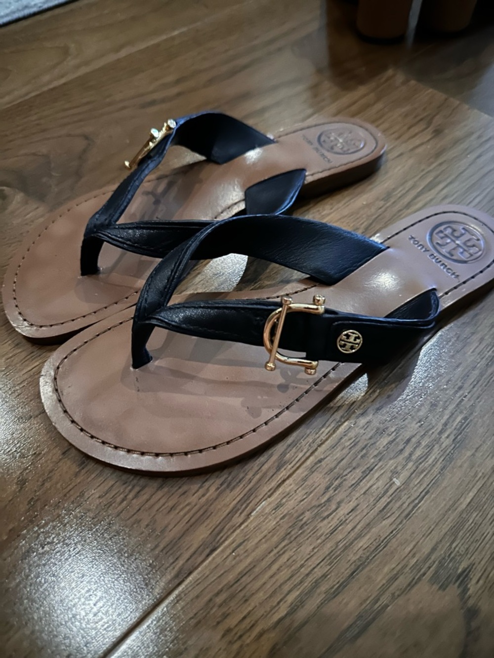 Tory Burch Black Leather Thong Sandals with Gold Buckle Viridian Horseshoe Bit